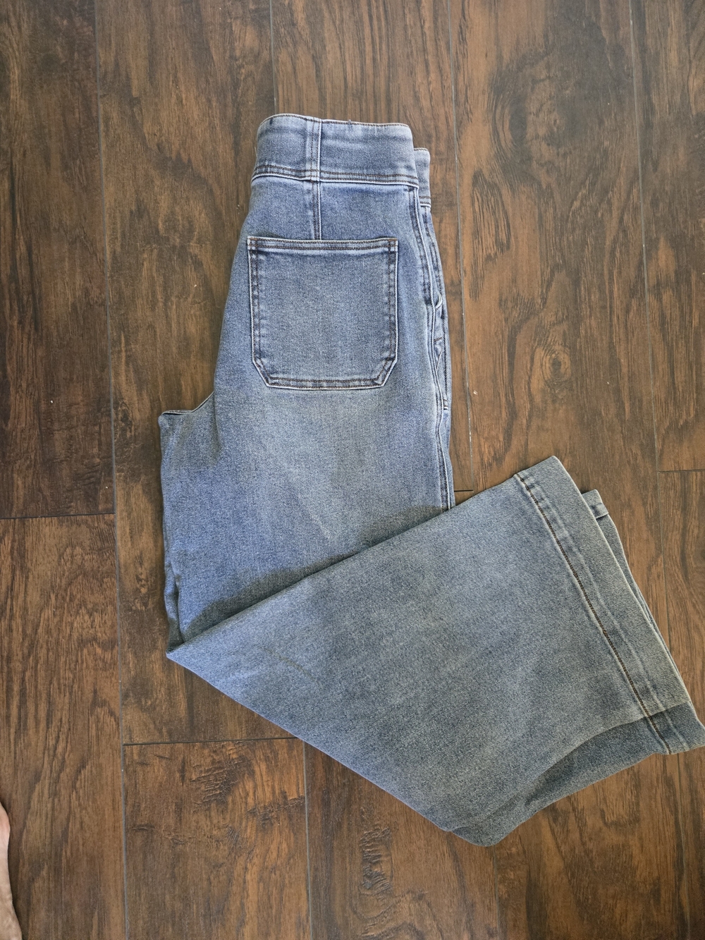 High-Rise Wide Leg Jeans in Faded Blue - Picture 4 of 4